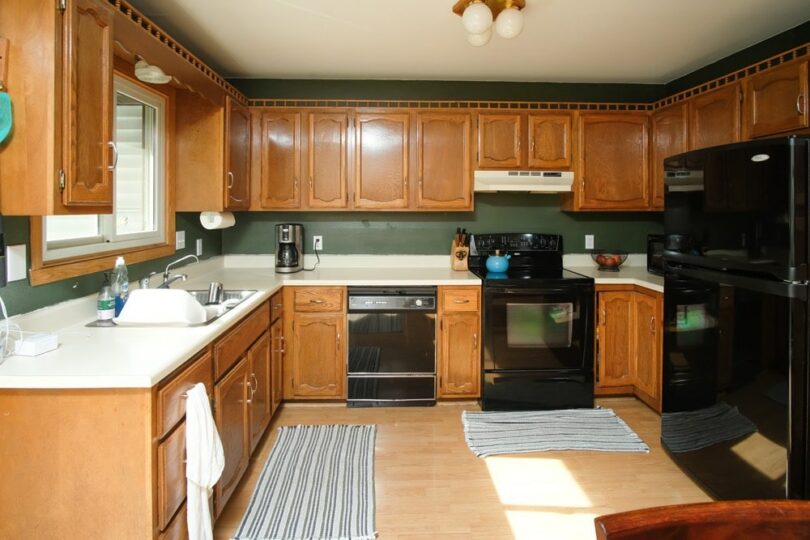 kitchen-before-the-home-authority-remodel-transformation-fargo-nd